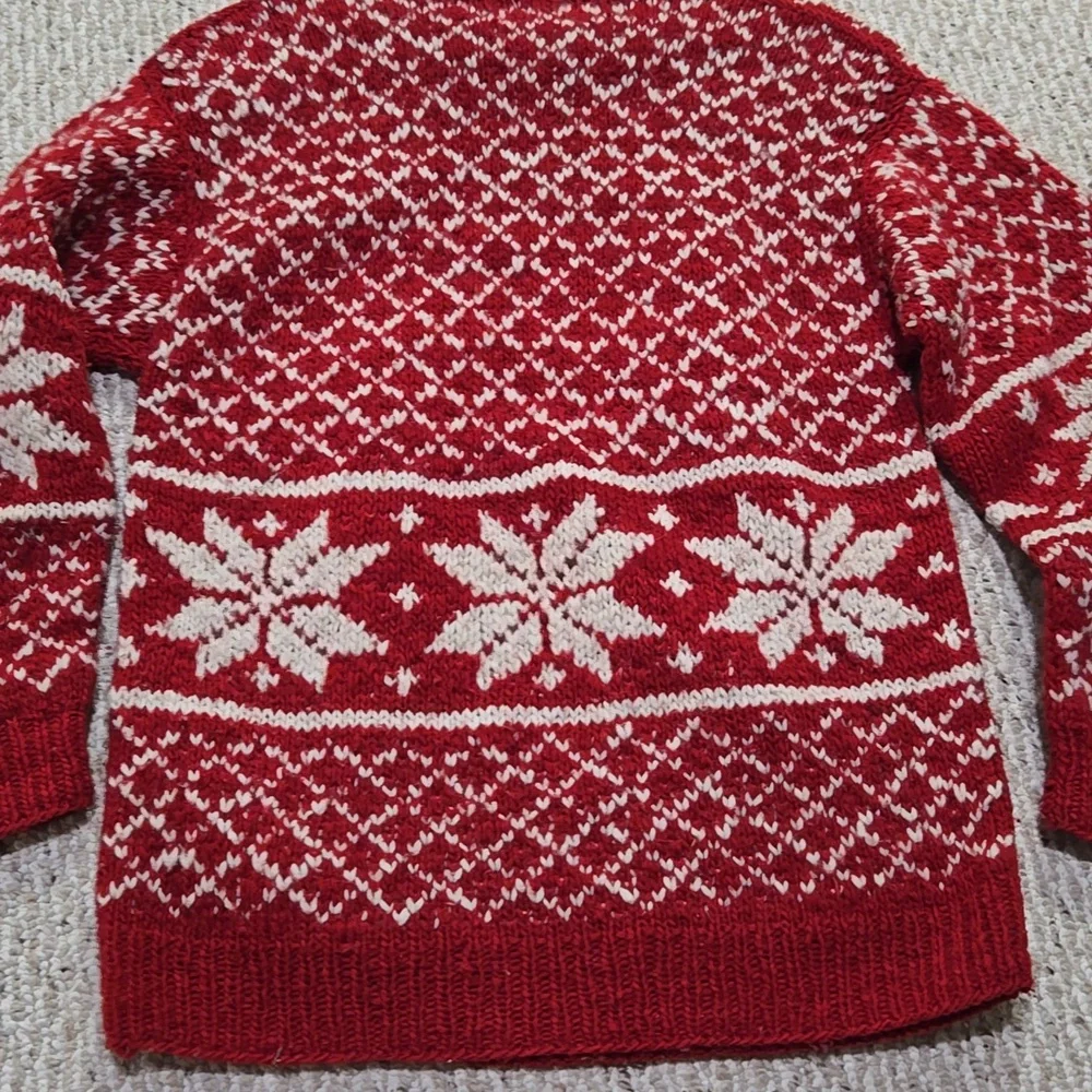 VINTAGE Red Snowflake Pattern Wool Sweater - Picture 13 of 13